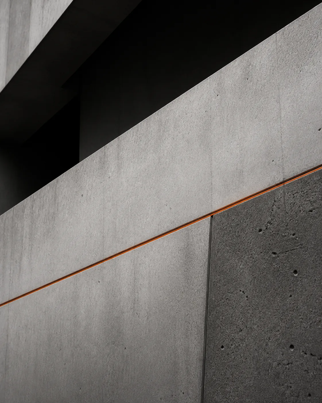 Concrete planes crossed by a precise Command Clay line